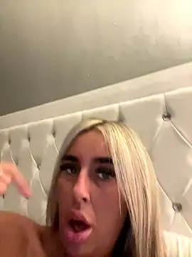 Snapshot of EllieMaeBaby chatting on 09-13-25, 09:14 EllieMaeBaby online show from 09-13-25, 09:14