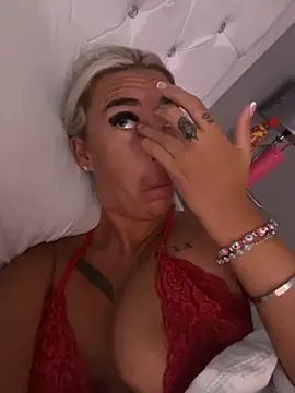 Snapshot of EllieMaeBaby chatting on 09-21-25, 11:34 EllieMaeBaby online show from 09-21-25, 11:34