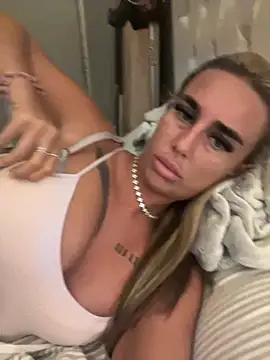 Snapshot of EllieMaeBaby chatting on 10-15-25, 08:53 EllieMaeBaby online show from 10-15-25, 08:53