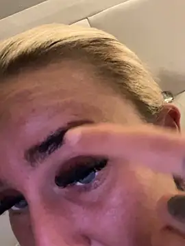 Snapshot of EllieMaeBaby chatting on 11-14-25, 09:46 EllieMaeBaby online show from 11-14-25, 09:46