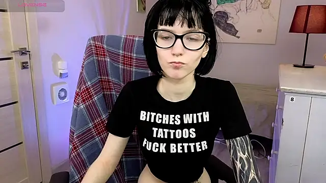 HazelTompson online show from 11-14-25, 08:40