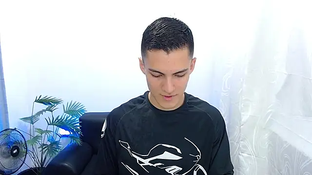 Snapshot of Matiius18 chatting on 09-09-25, 01:54 Matiius18 online show from 09-09-25, 01:54