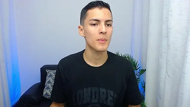 Snapshot of Matiius18 chatting on 10-24-25, 01:51 Matiius18 online show from 10-24-25, 01:51