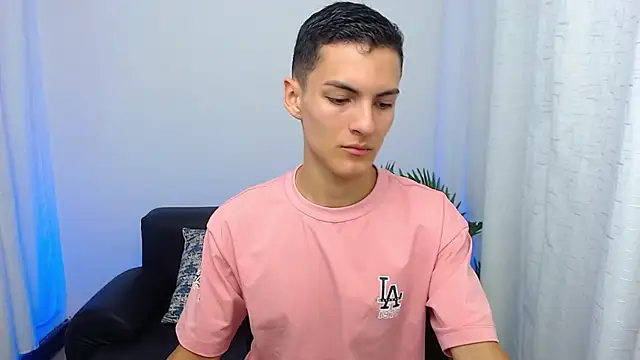 Snapshot of Matiius18 chatting on 10-27-25, 01:59 Matiius18 online show from 10-27-25, 01:59