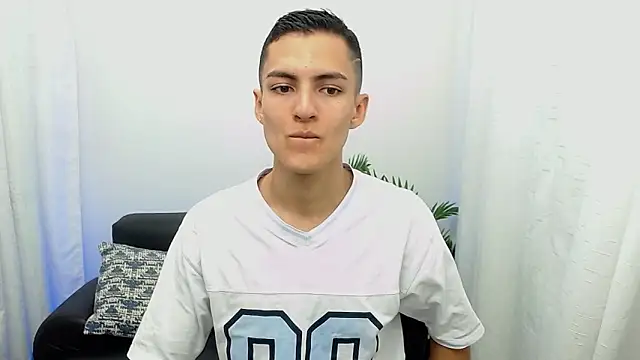 Snapshot of Matiius18 chatting on 11-07-25, 01:55 Matiius18 online show from 11-07-25, 01:55