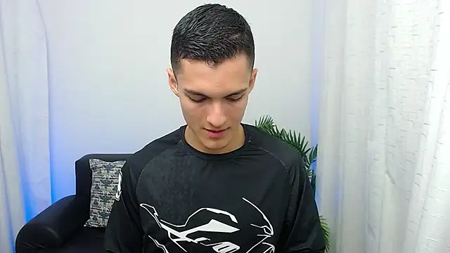 Snapshot of Matiius18 chatting on 11-08-25, 02:17 Matiius18 online show from 11-08-25, 02:17