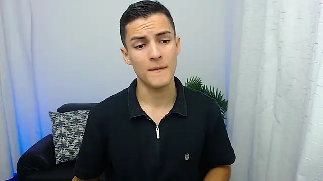 Snapshot of Matiius18 chatting on 11-12-25, 01:33 Matiius18 online show from 11-12-25, 01:33