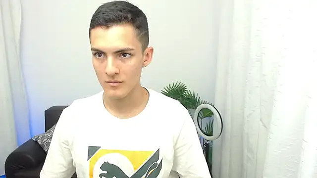 Snapshot of Matiius18 chatting on 11-13-25, 03:55 Matiius18 online show from 11-13-25, 03:55