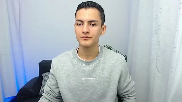 Snapshot of Matiius18 chatting on 11-20-25, 02:06 Matiius18 online show from 11-20-25, 02:06