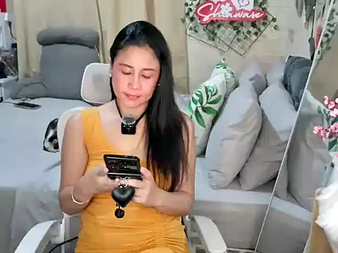 Shiawase1125 online show from 09-24-25, 08:34
