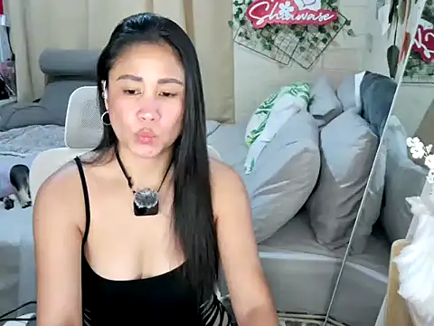 Shiawase1125 online show from 10-01-25, 08:48