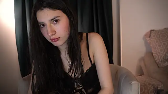 Snapshot of Auralea chatting on 07-13-26, 04:59 Auralea online show from 07-13-26, 04:59