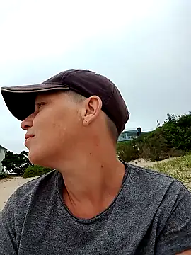 Snapshot of ComeAsYouAre chatting on 11-14-25, 07:40 ComeAsYouAre online show from 11-14-25, 07:40