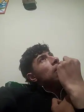 Snapshot of Rolito69 chatting on 09-16-25, 03:40 Rolito69 online show from 09-16-25, 03:40