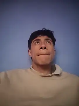 Snapshot of Rolito69 chatting on 10-06-25, 10:29 Rolito69 online show from 10-06-25, 10:29