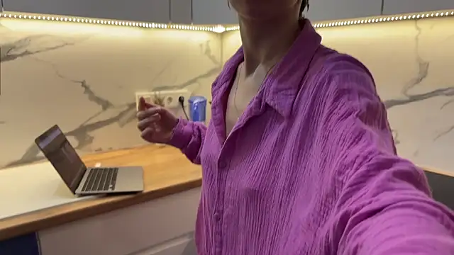 daniellia  online show from 12-19-25, 09:05