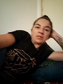 Snapshot of alinaalinutzq chatting on 09-20-25, 03:02 alinaalinutzq online show from 09-20-25, 03:02