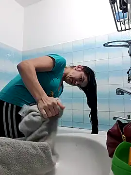 alinaalinutzq online show from 12-21-25, 07:10