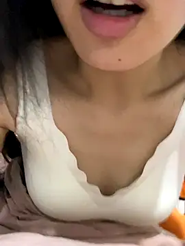 Snapshot of MengMeng0515 chatting on 11-28-25, 12:52 MengMeng0515 online show from 11-28-25, 12:52