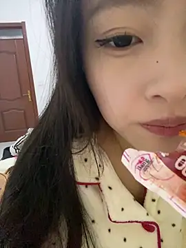 Snapshot of MengMeng0515 chatting on 12-14-25, 11:59 MengMeng0515 online show from 12-14-25, 11:59