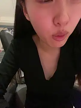 Snapshot of MengMeng0515 chatting on 02-06-26, 02:53 MengMeng0515 online show from 02-06-26, 02:53