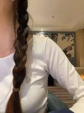 Snapshot of MengMeng0515 chatting on 03-10-26, 02:00 MengMeng0515 online show from 03-10-26, 02:00