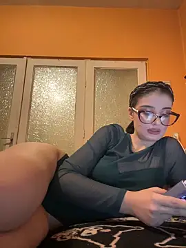 Larra69 online show from 12-04-25, 05:43