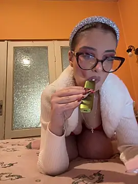 Larra69 online show from 02-11-26, 06:35