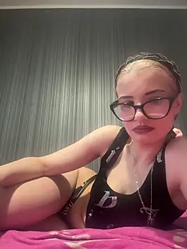 Larra69 online show from 06-10-26, 04:39