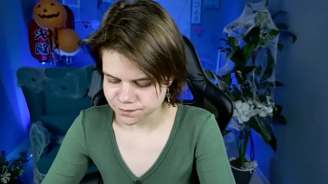 EllieMurler online show from 10-24-25, 09:06