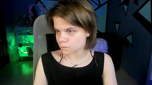 EllieMurler online show from 10-25-25, 09:06