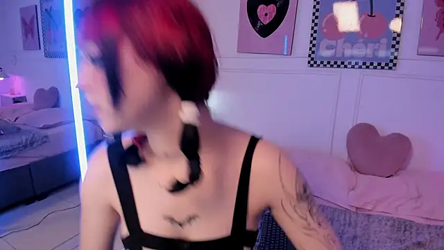 Zoe Lynch  online show from 04-24-26, 11:56