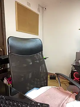 Zoey thompson online show from 04-25-26, 03:20