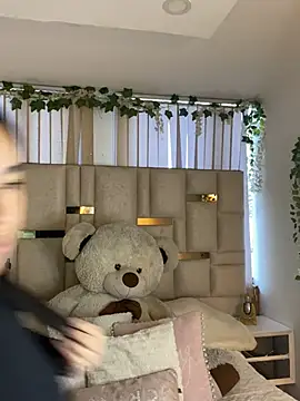 Zoey thompson online show from 06-17-26, 11:01