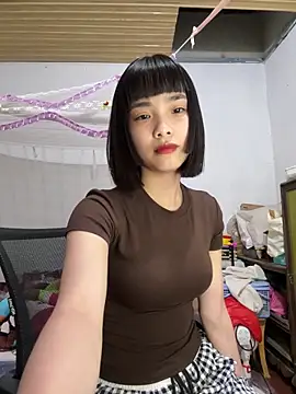 Snapshot of andymi1 chatting on 05-14-26, 01:51 andymi1 online show from 05-14-26, 01:51