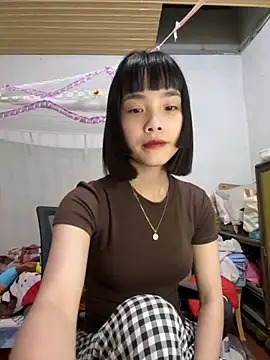 Snapshot of andymi1 chatting on 05-15-26, 01:56 andymi1 online show from 05-15-26, 01:56