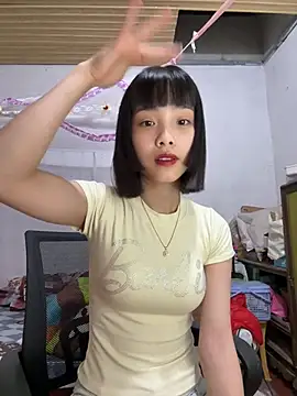 Snapshot of andymi1 chatting on 05-18-26, 01:45 andymi1 online show from 05-18-26, 01:45