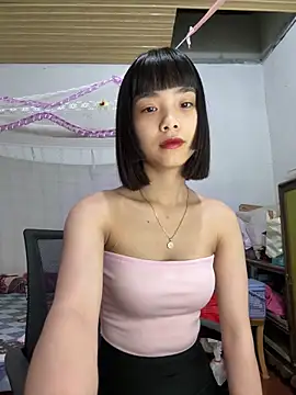 Snapshot of andymi1 chatting on 05-23-26, 02:06 andymi1 online show from 05-23-26, 02:06