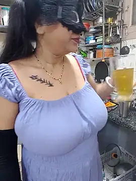 Queen Nightt online show from 04-03-26, 03:37