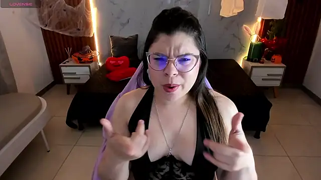 Snapshot of shasha_bloom chatting on 10-27-25, 12:53 shasha bloom online show from 10-27-25, 12:53