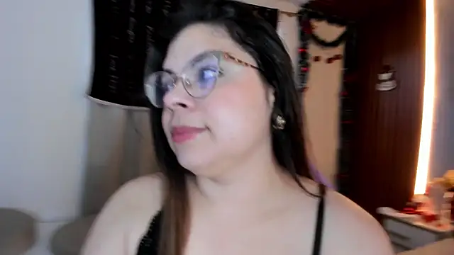 Snapshot of shasha_bloom chatting on 12-14-25, 11:37 shasha bloom online show from 12-14-25, 11:37