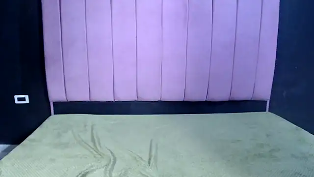 Snapshot of SmallFala chatting on 09-12-25, 02:06 SmallFala online show from 09-12-25, 02:06