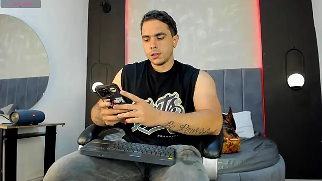 Snapshot of Liam_walk_ chatting on 10-07-25, 07:11 Liam walk online show from 10-07-25, 07:11