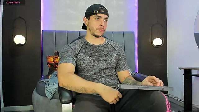 Liam walk  online show from 11-12-25, 07:46