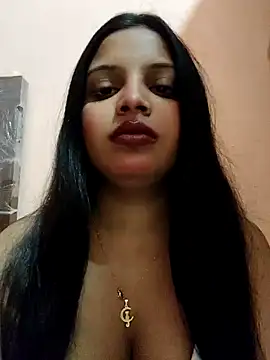 Snapshot of Maahhii_2 chatting on 12-20-25, 06:37 Maahhii 2 online show from 12-20-25, 06:37