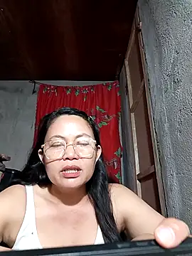 Everleigh mom online show from 11-18-25, 07:57