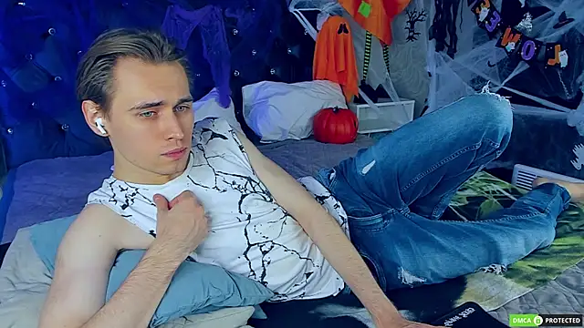 WilliamDyson online show from 10-19-25, 04:02