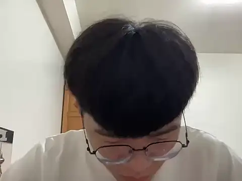 Snapshot of Allen20y chatting on 06-10-26, 01:21 Allen20y online show from 06-10-26, 01:21