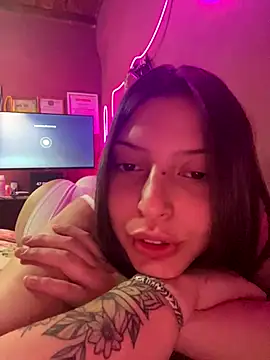 Snapshot of kiramedi chatting on 09-23-25, 02:36 kiramedi online show from 09-23-25, 02:36