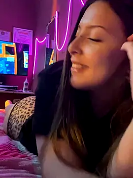 Snapshot of kiramedi chatting on 11-03-25, 02:57 kiramedi online show from 11-03-25, 02:57